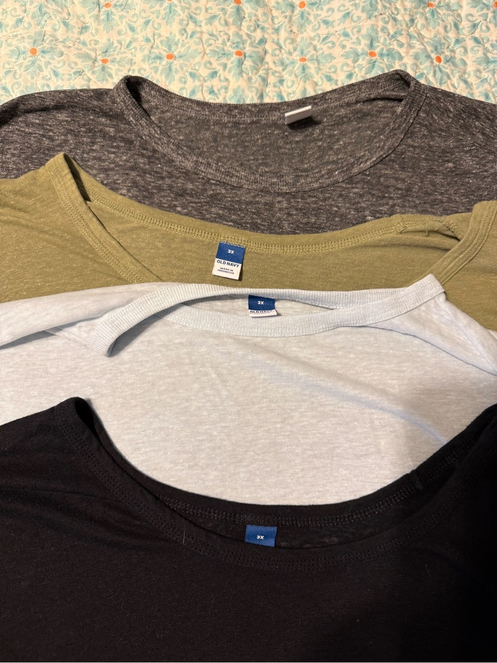 Old Navy Scoop Neck Tee Set - Black, Light Blue, Olive, Heather Gray